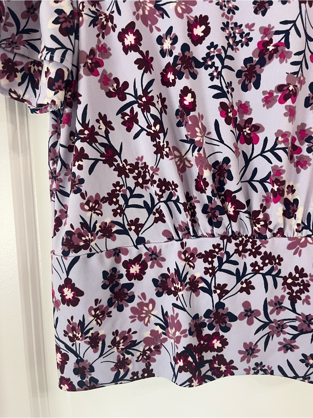 Ann Taylor Work Top Lilac Floral Short Flutter Sleeve Blouse Career Womens Small - Picture 4 of 7